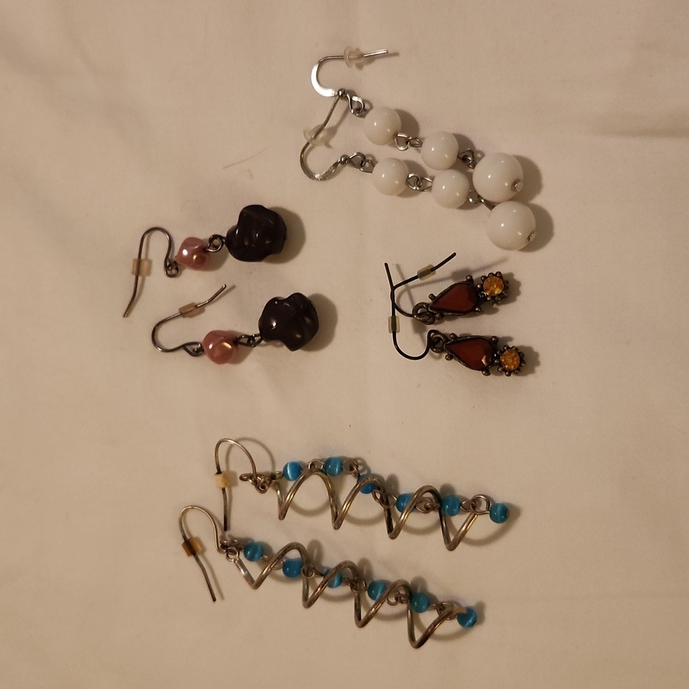 4 pairs of dangle earrings